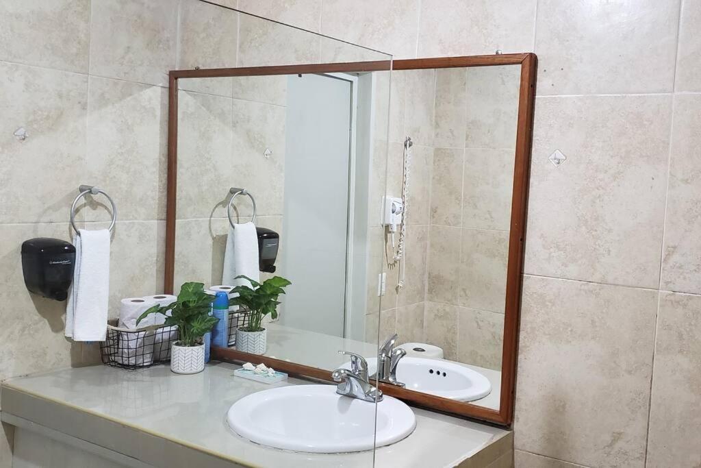 סיודד ואייס Departamento Comodo Centrico Tv Ac Wifi Cocina Parking, Letra C מראה חיצוני תמונה